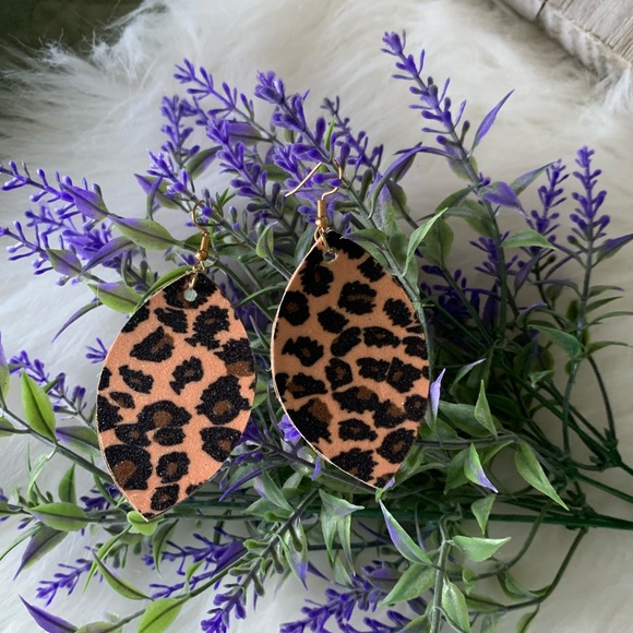 NWT Cheetah Shimmer Faux Leather & Cork Earrings - Picture 4 of 7